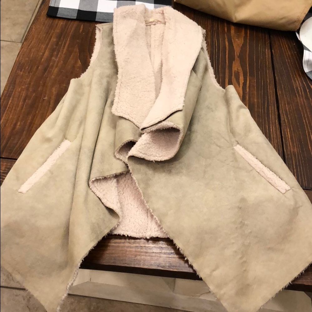 Cream Faux fur vest longer